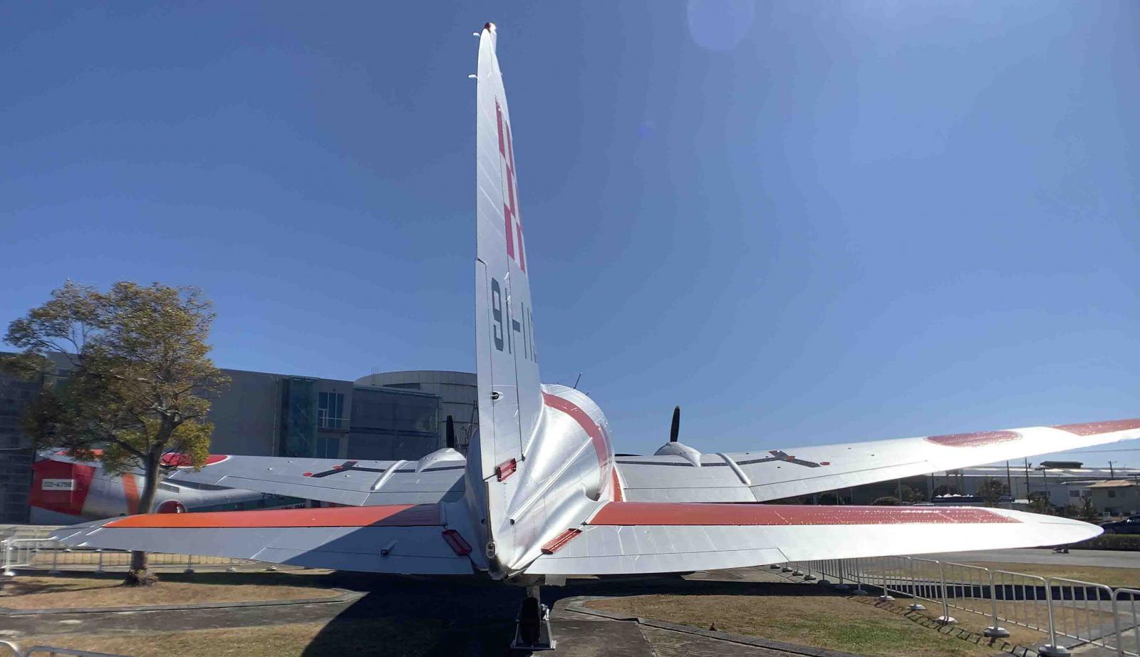 エアパーク（航空自衛隊浜松広報館）で、常設展示飛行機C-46の